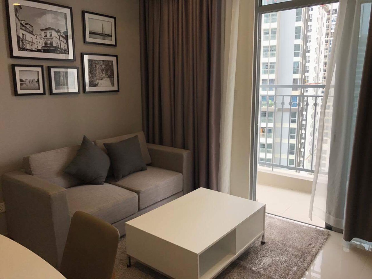 CHO THUÊ 2PN1WC FULL NỘI THẤT VINHOMES CENTRAL PARK - LH 0901113594