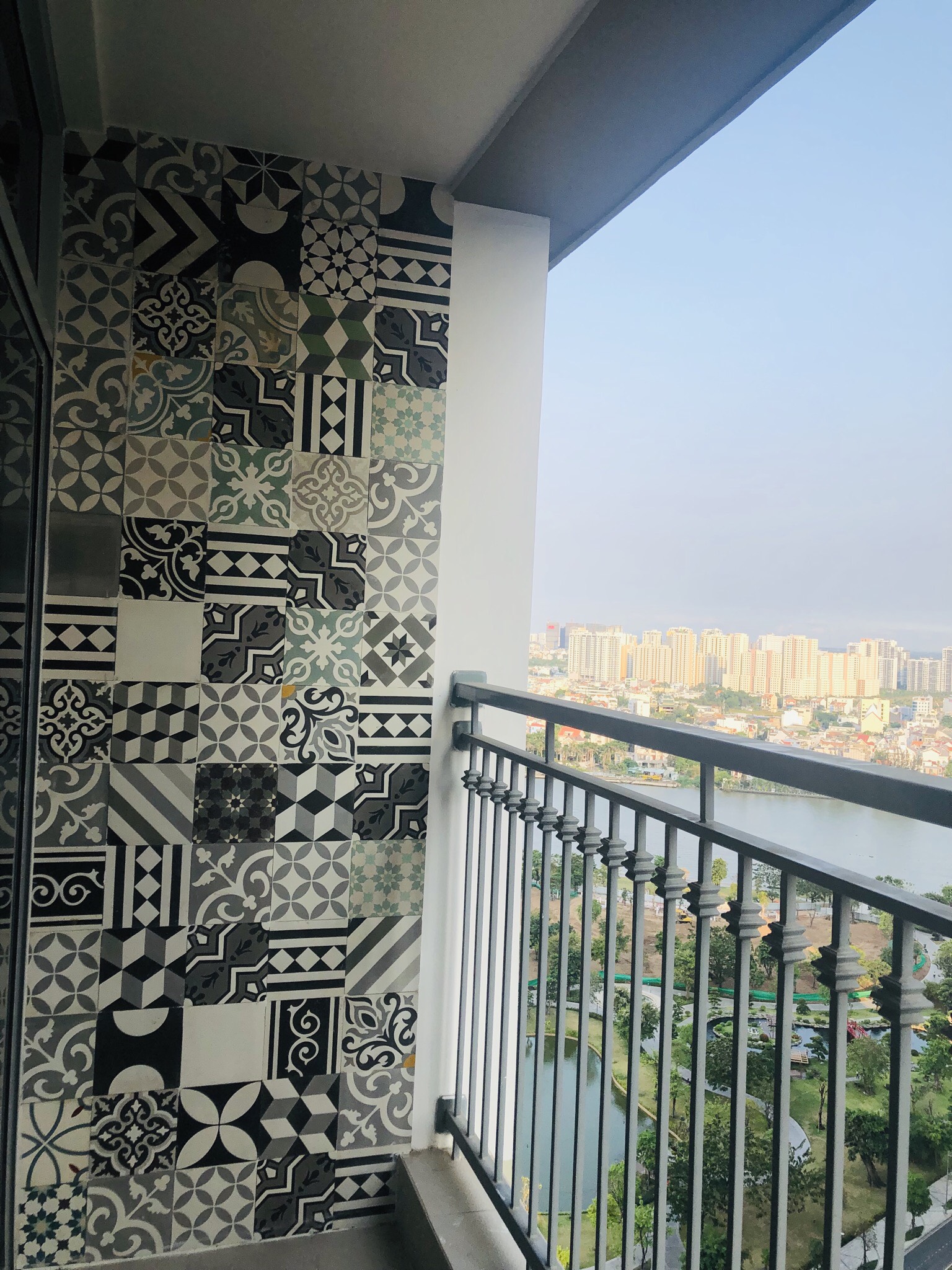 Sang nhượng căn 2PN dt lớn khu Landmark Vinhomes Central Park. Giá 7.1 tỷ. Lh: 0789625847