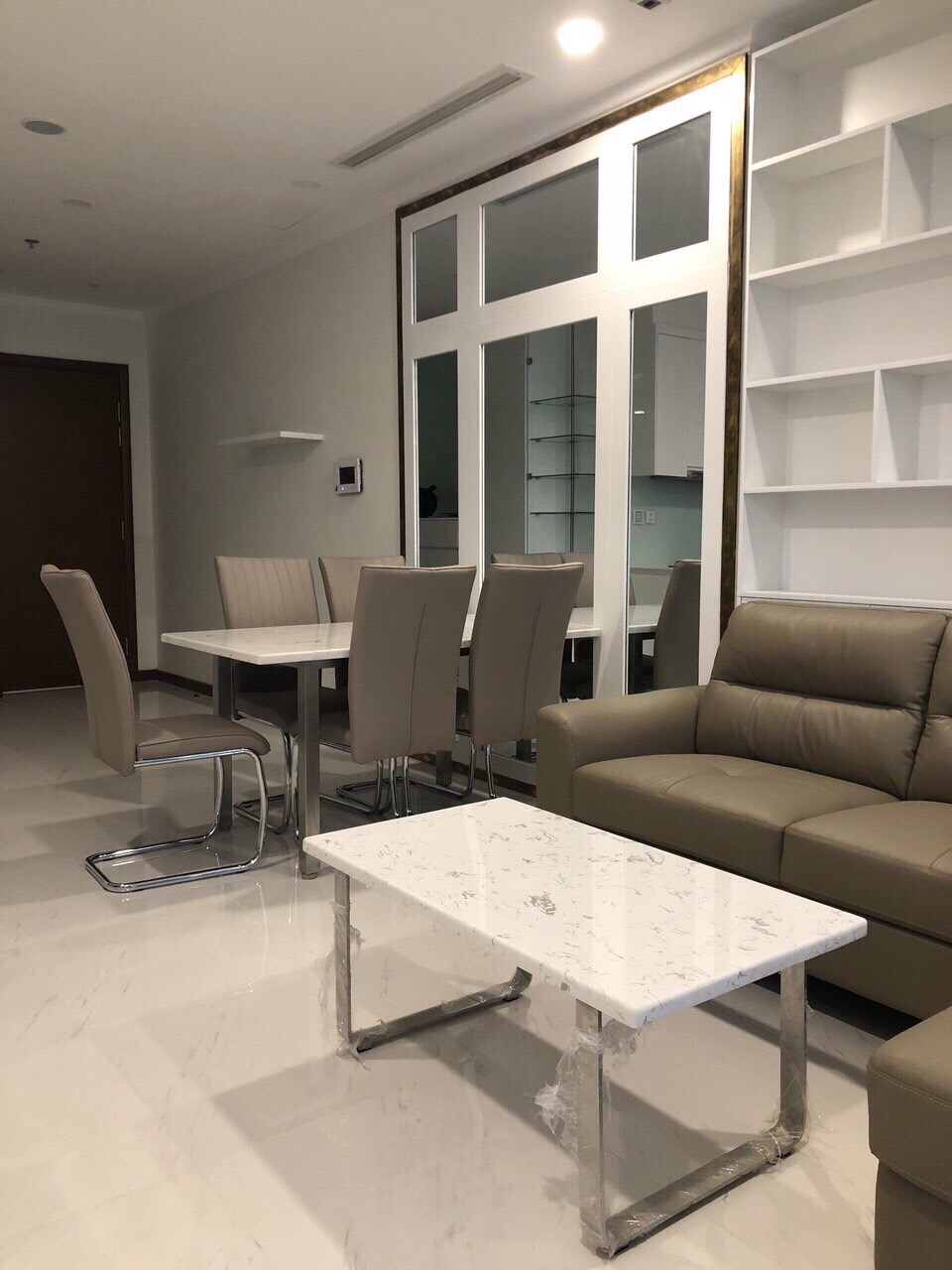 Chuyển nhượng căn hộ 2PN Vinhomes Central Park L6-09 giá 5,5 tỷ bao hết