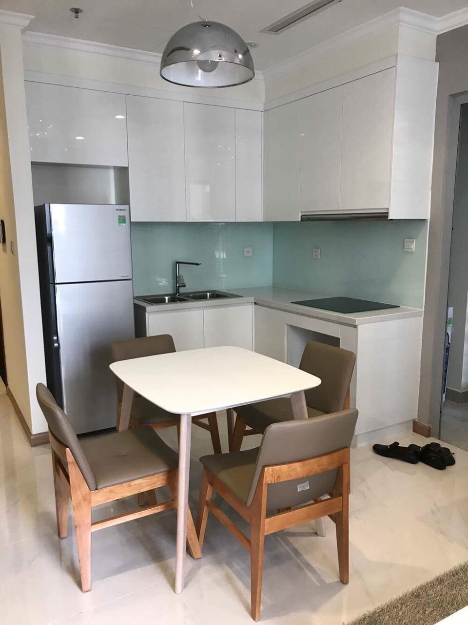 CHO THUÊ 2PN1WC FULL NỘI THẤT VINHOMES CENTRAL PARK - LH 0901113594
