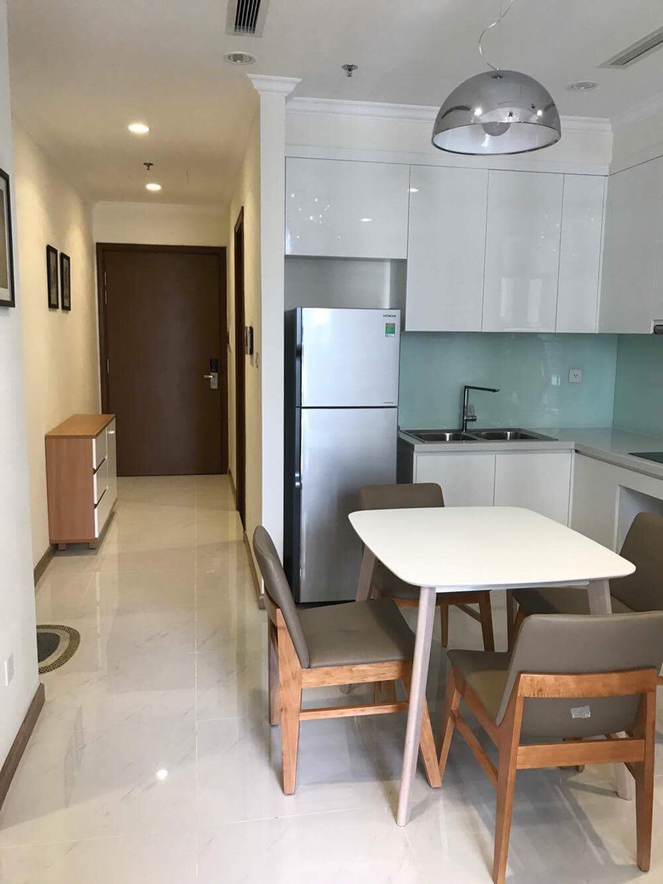 CHO THUÊ 2PN1WC FULL NỘI THẤT VINHOMES CENTRAL PARK - LH 0901113594