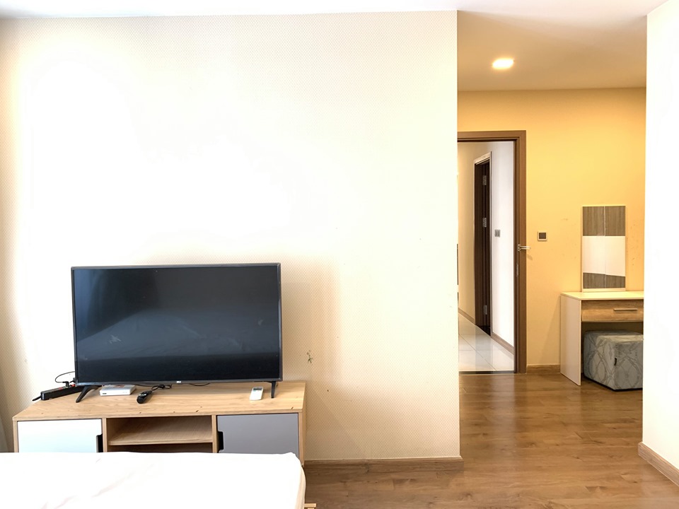Cần sang nhượng căn hộ 3PN Vinhomes Central Park, toà park 2, diện tích 114.2m2. Liên hệ 0799693616.Mr Đức
