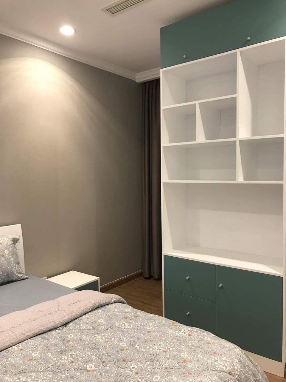 CHO THUÊ 2PN1WC FULL NỘI THẤT VINHOMES CENTRAL PARK - LH 0901113594