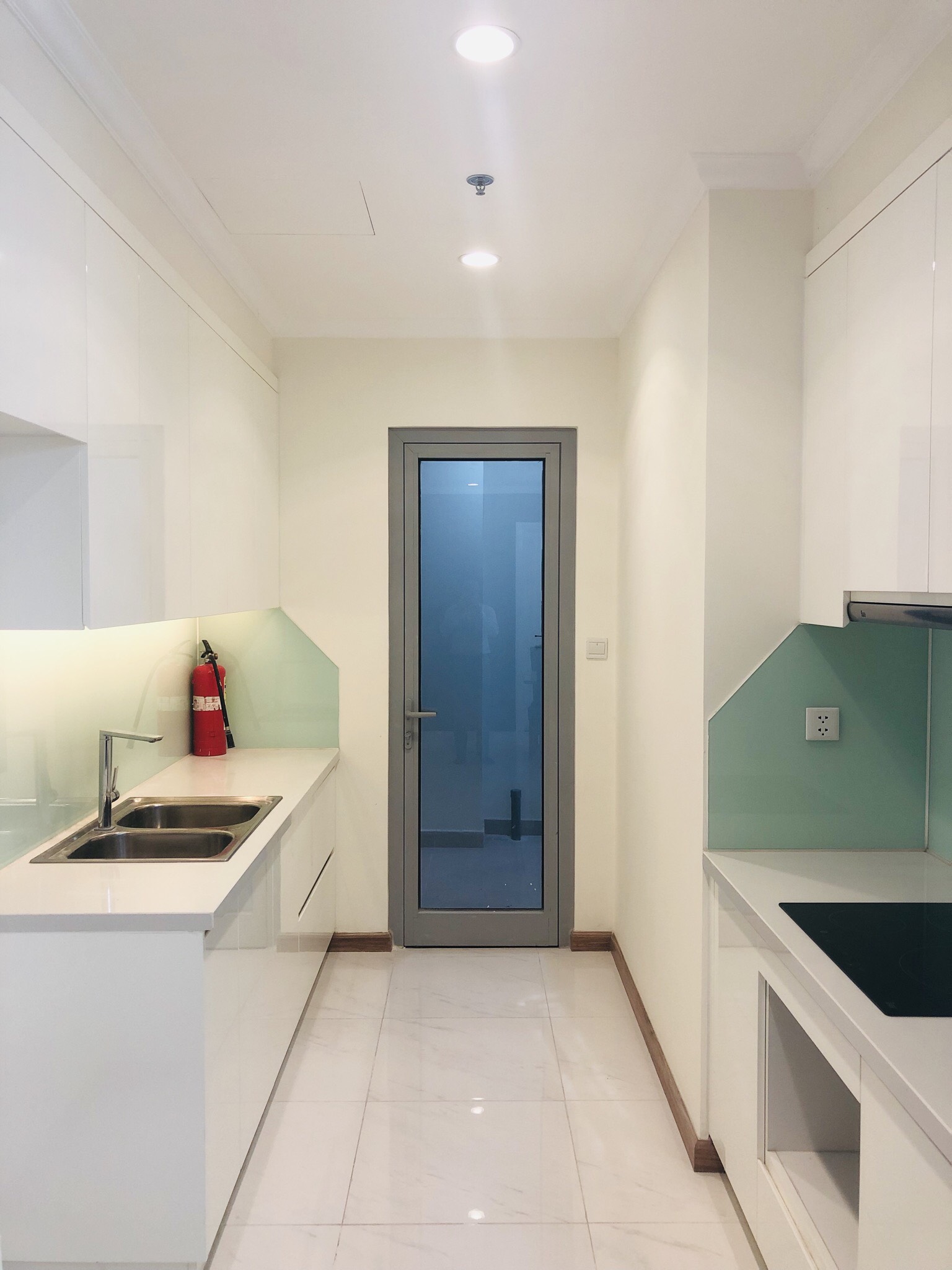 Sang nhượng căn 2PN dt lớn khu Landmark Vinhomes Central Park. Giá 7.1 tỷ. Lh: 0789625847