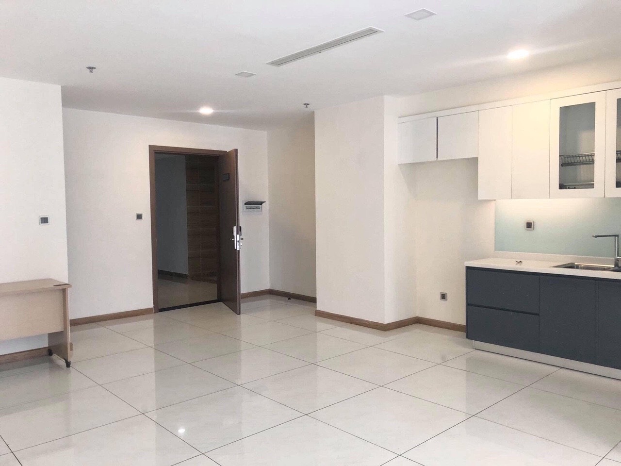 Cho thuê căn hộ 3 phòng ngủ nhà trống tại vinhomes central park 