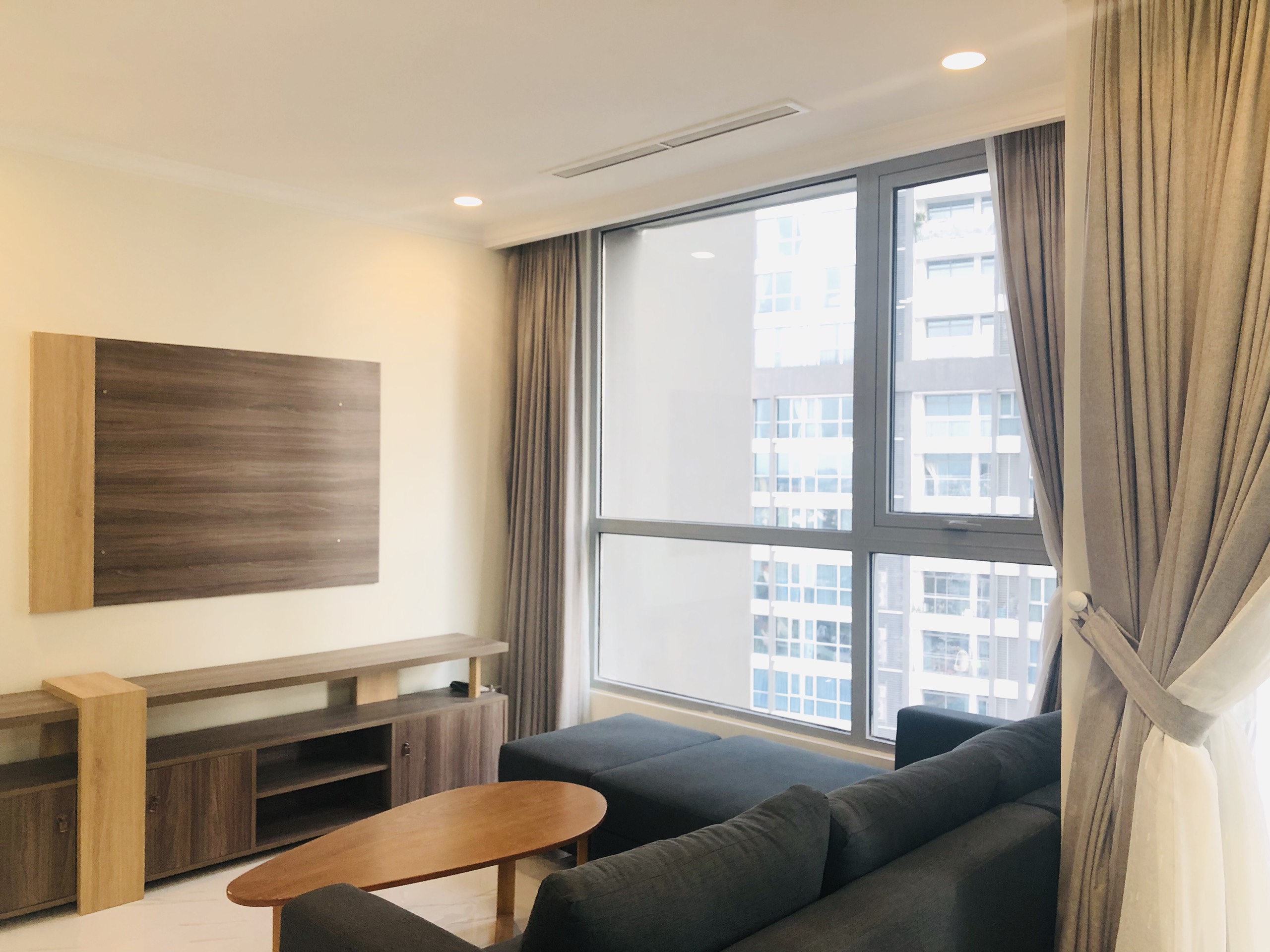 Sang nhượng căn 2PN dt lớn khu Landmark Vinhomes Central Park. Giá 7.1 tỷ. Lh: 0789625847