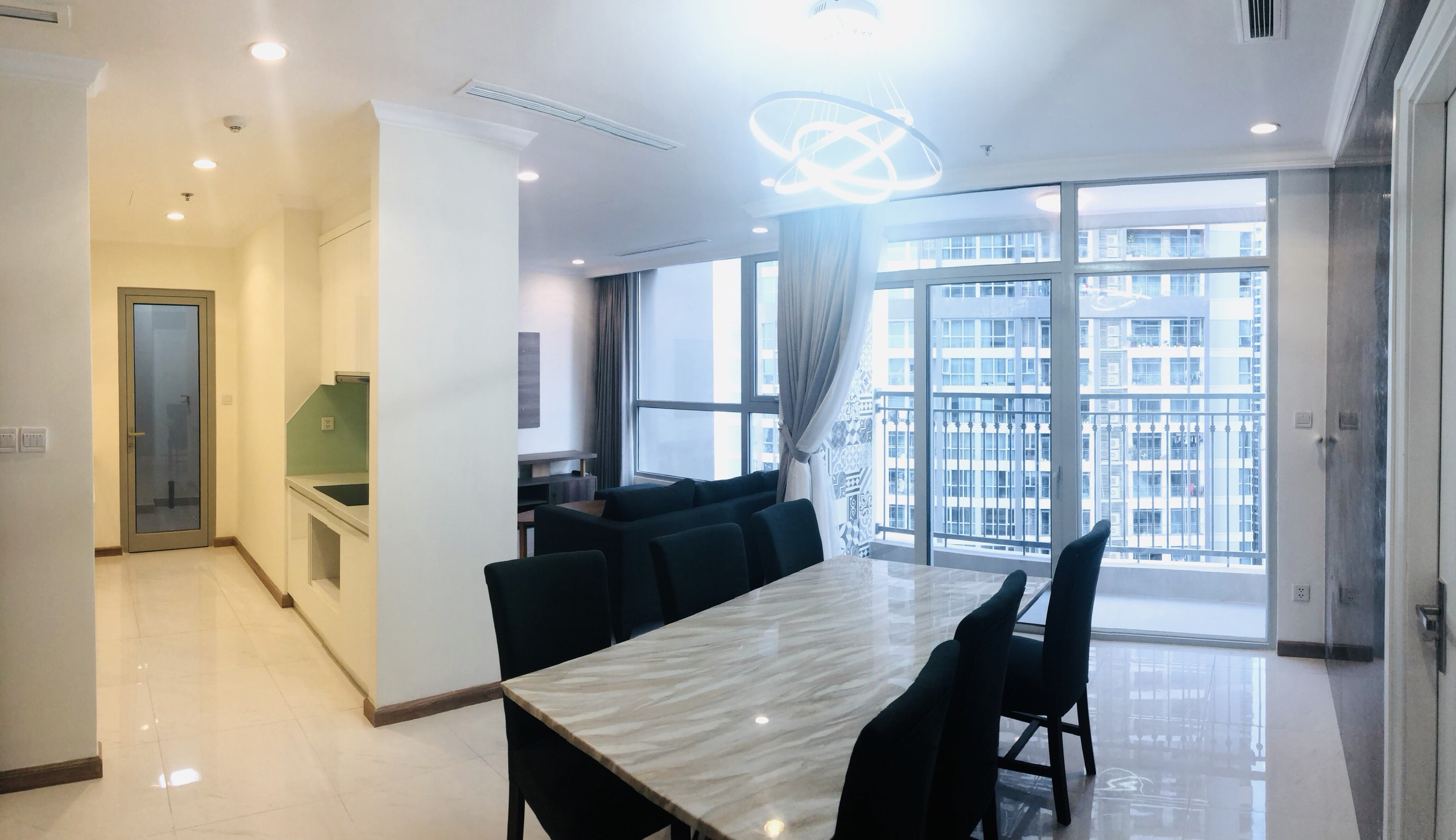 Sang nhượng căn 2PN dt lớn khu Landmark Vinhomes Central Park. Giá 7.1 tỷ. Lh: 0789625847