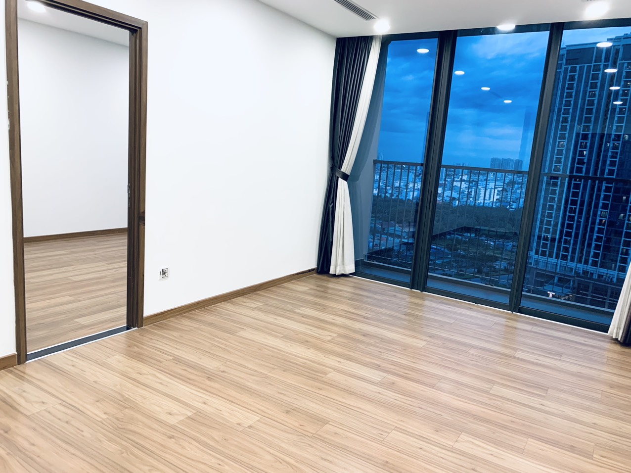 Cho thuê 3 phòng ngủ Eco Green Sai Gon quận 7 diện tích 86m2 nhà trống giá 16tr