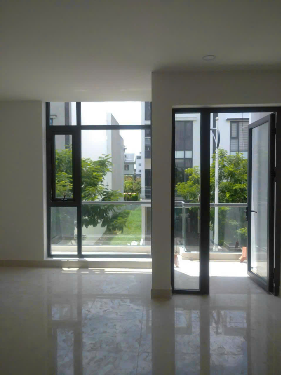 Cho thuê nhà phố Sài Gòn Mysterry Villas 45 tr / tháng , 5x20m .