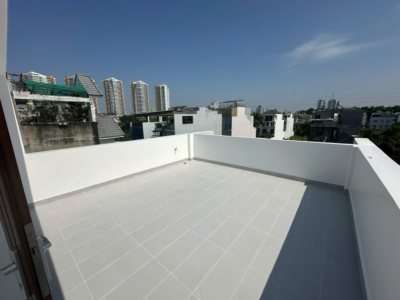 Cho thuê tòa nhà mặt tiền đường Tạ Hiện, bên UBND quận 2 củ, gần đảo kim cương