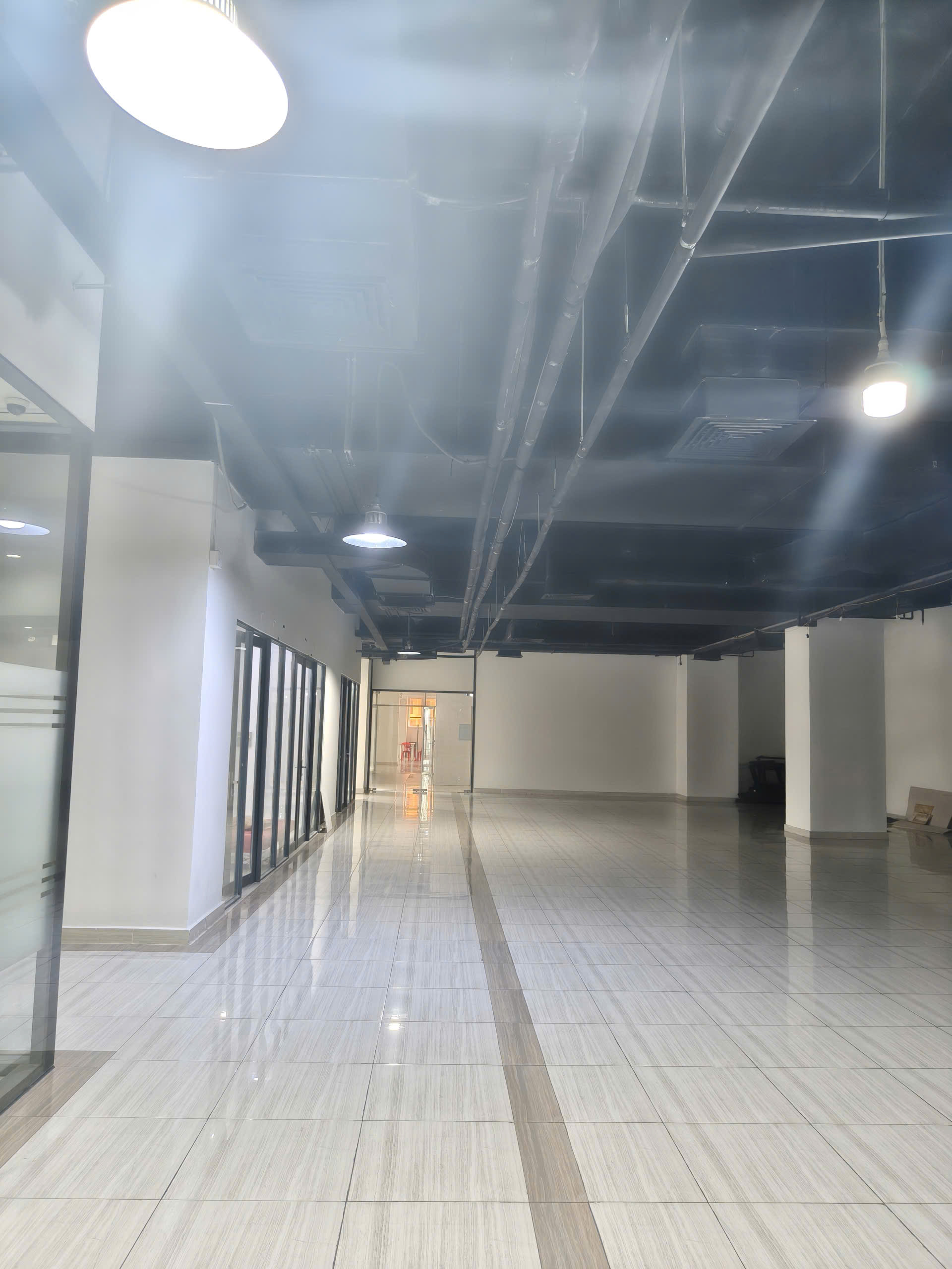  Sàn thương mại chung cư CBD cho thuê :  Tầng 4 - 380m2 - giá 9$ 