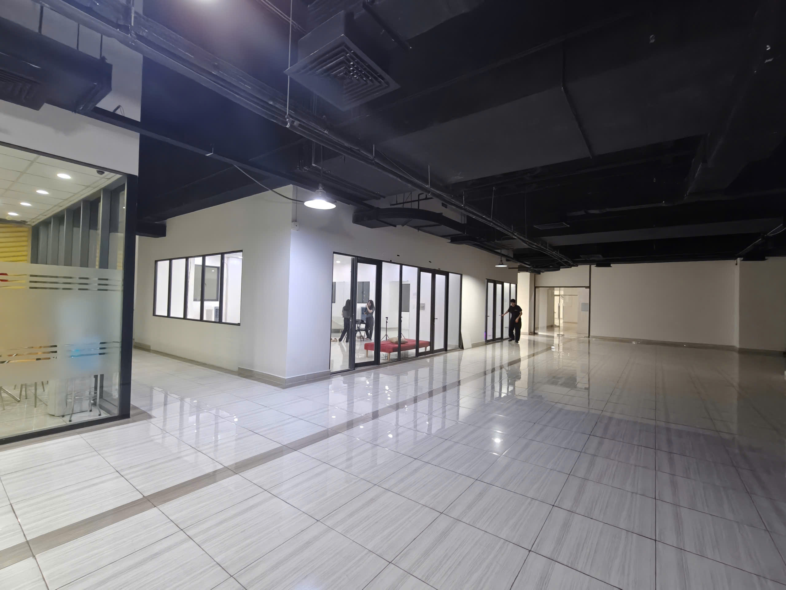  Sàn thương mại chung cư CBD cho thuê :  Tầng 4 - 380m2 - giá 9$ 