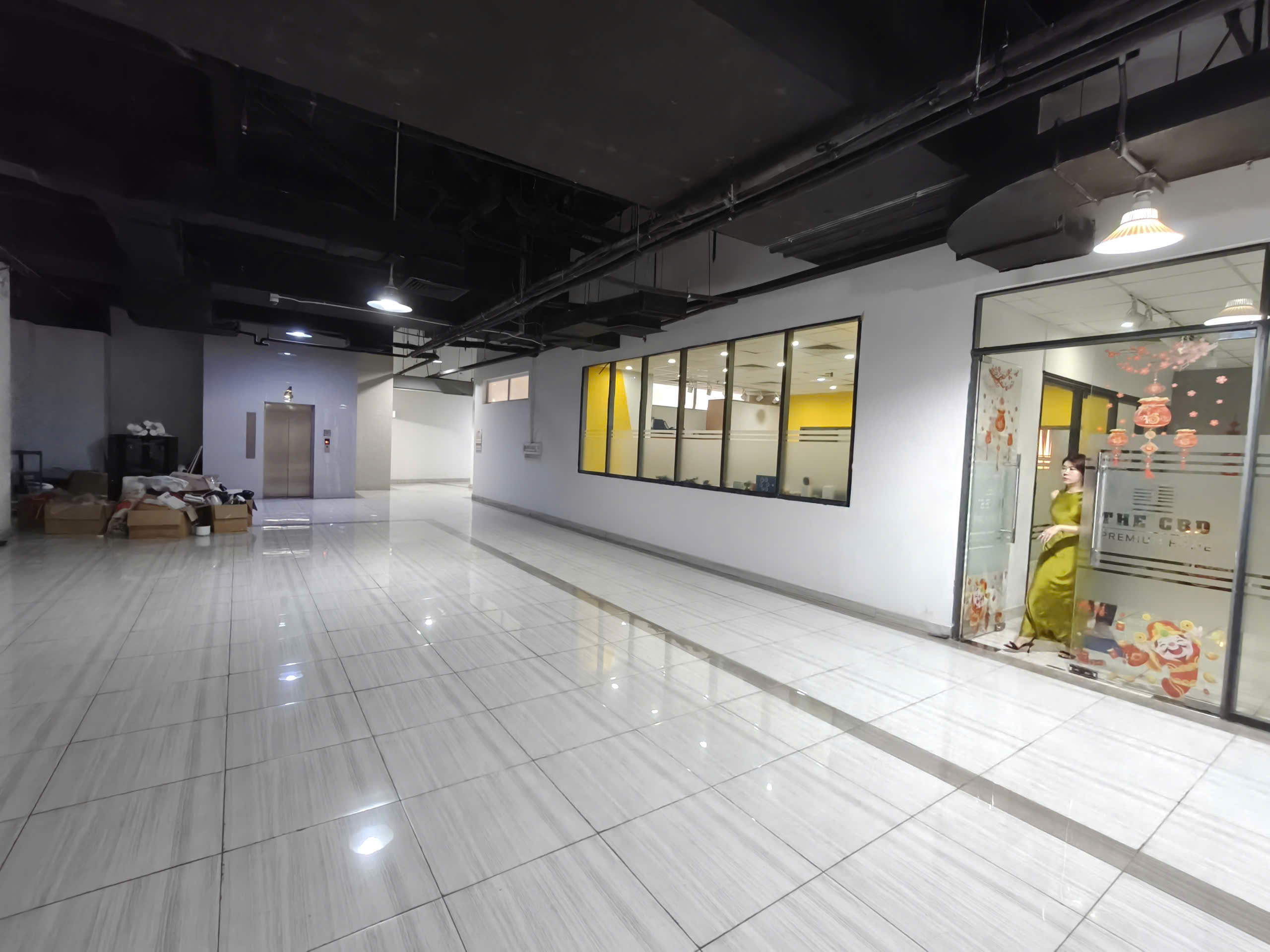  Sàn thương mại chung cư CBD cho thuê :  Tầng 4 - 380m2 - giá 9$ 