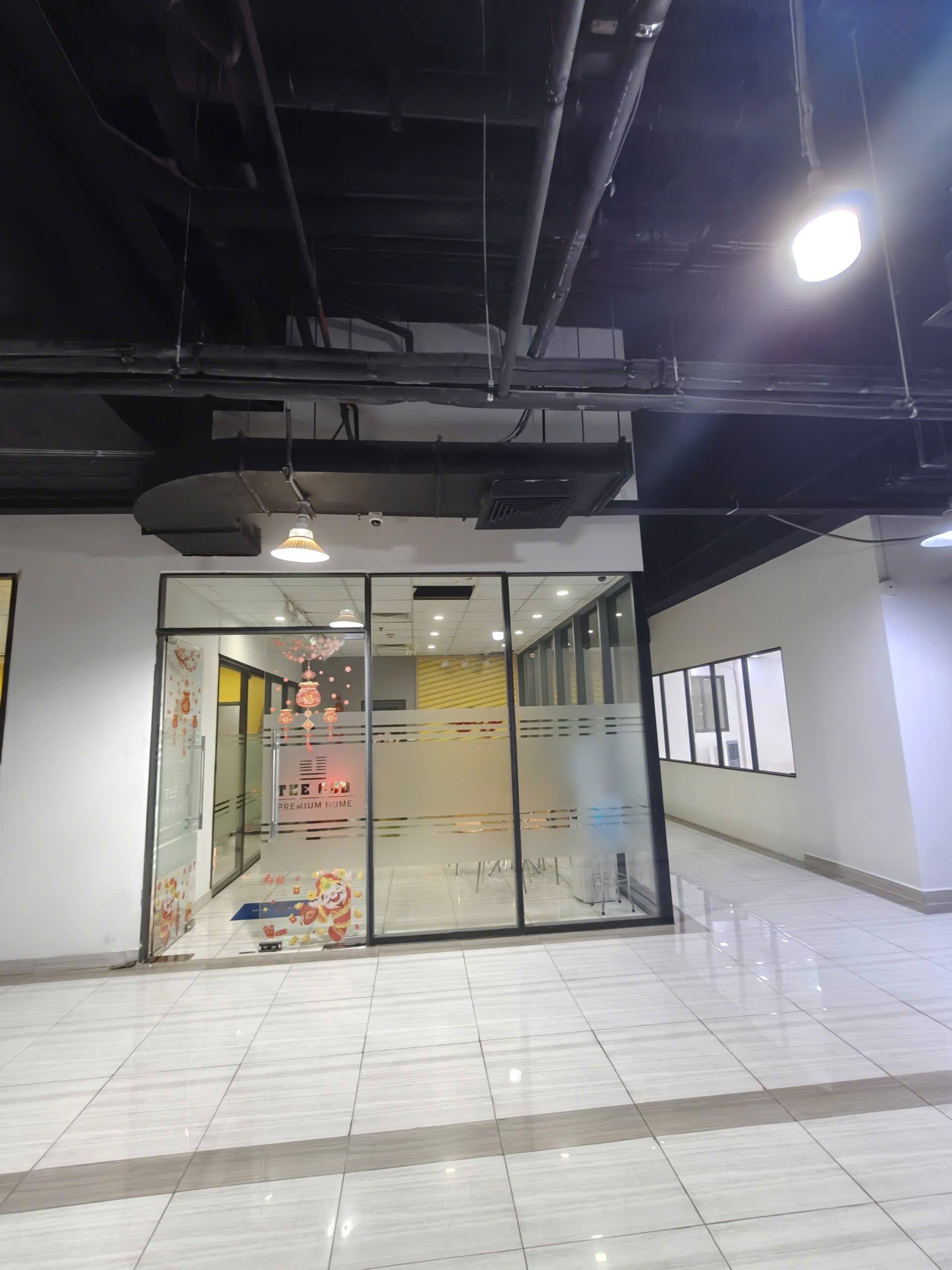  Sàn thương mại chung cư CBD cho thuê :  Tầng 4 - 380m2 - giá 9$ 