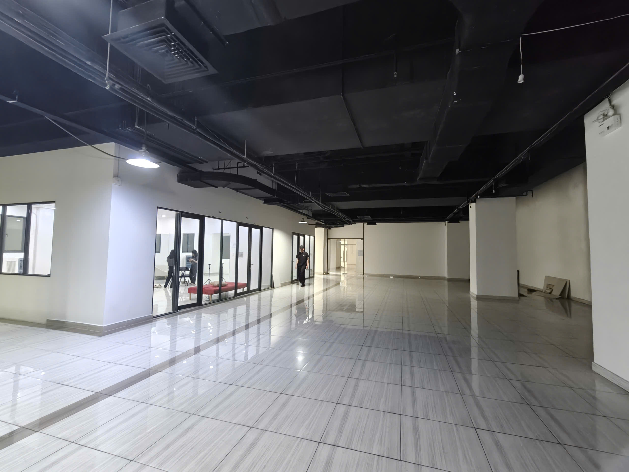 Sàn thương mại chung cư CBD cho thuê :  Tầng 4 - 380m2 - giá 9$ 