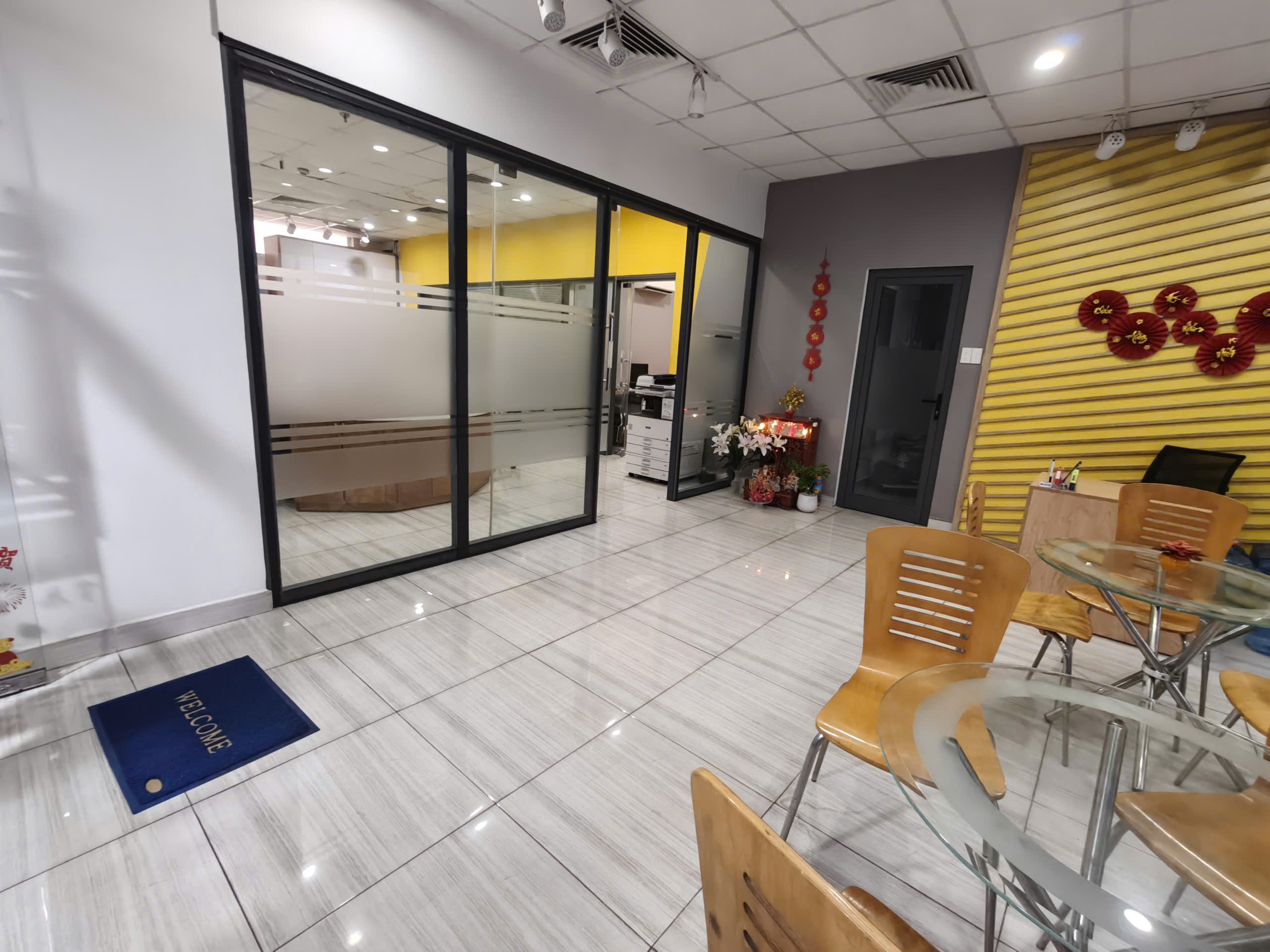  Sàn thương mại chung cư CBD cho thuê :  Tầng 4 - 380m2 - giá 9$ 