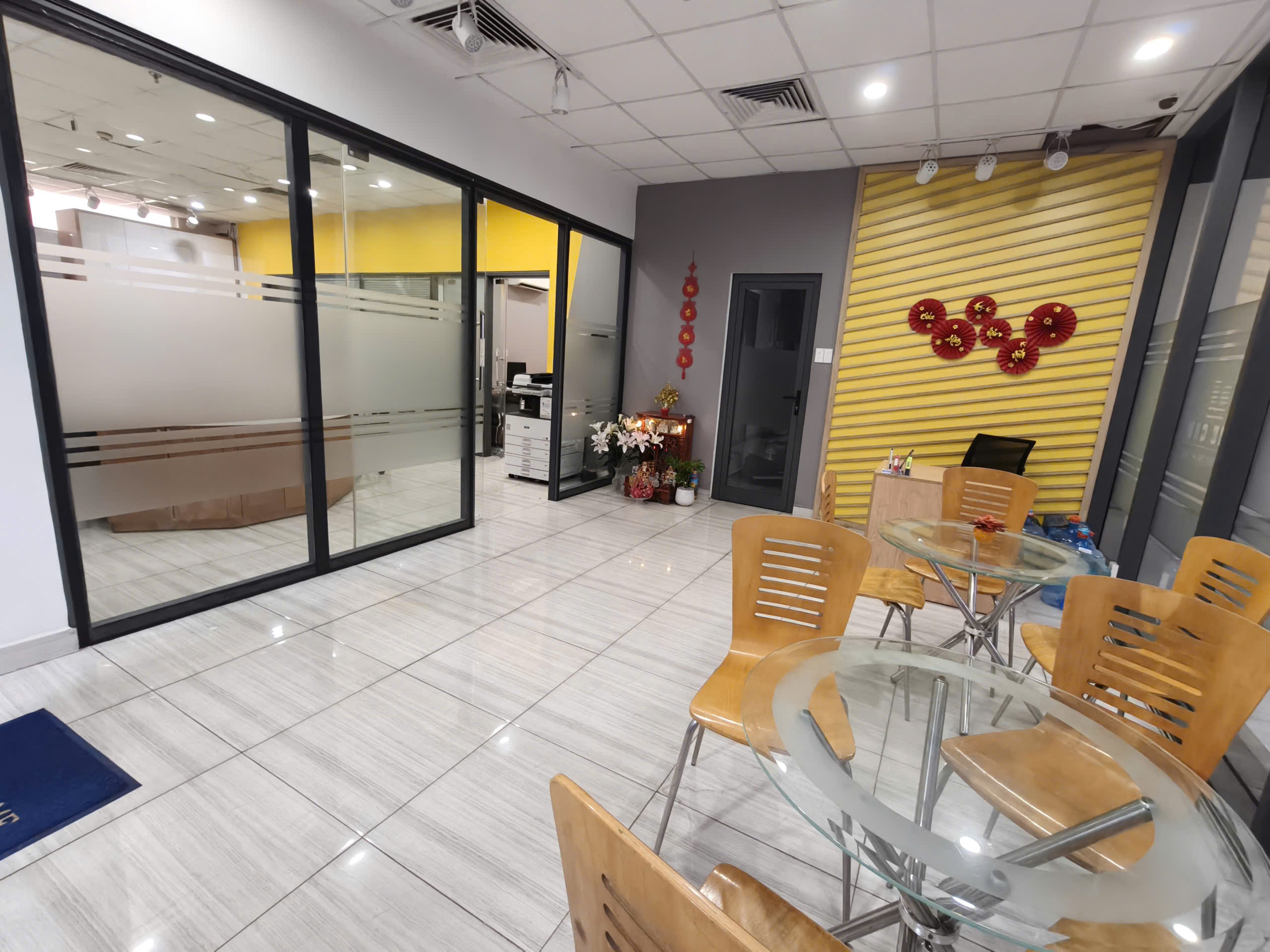  Sàn thương mại chung cư CBD cho thuê :  Tầng 4 - 380m2 - giá 9$ 