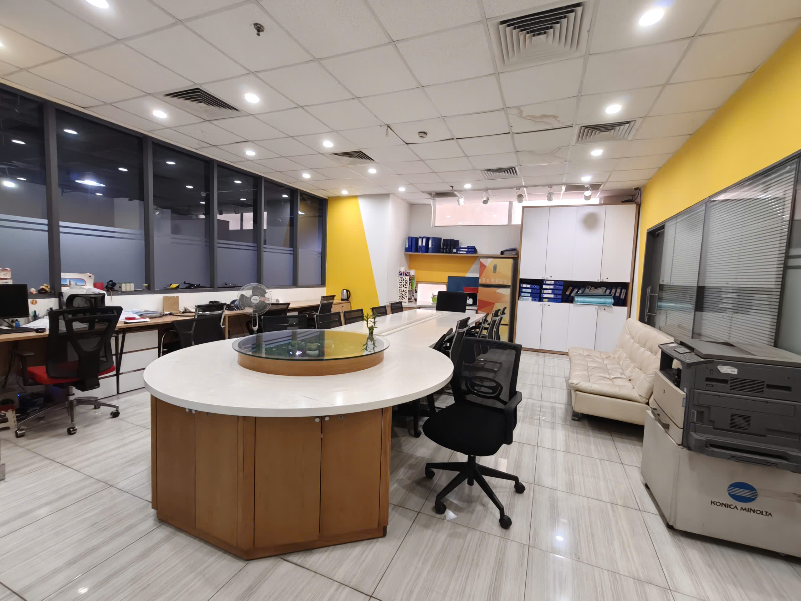  Sàn thương mại chung cư CBD cho thuê :  Tầng 4 - 380m2 - giá 9$ 