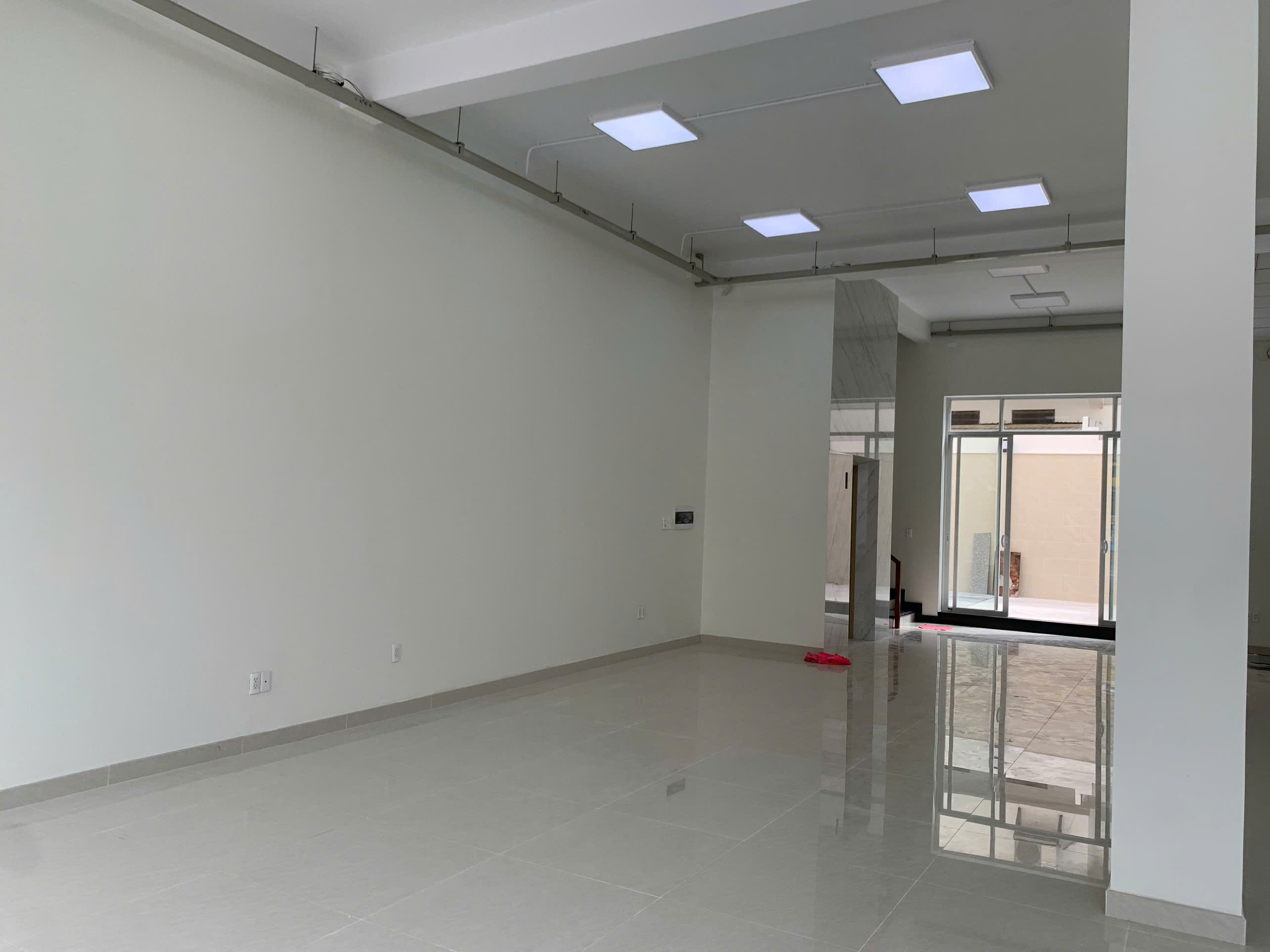 Cho thuê toà nhà Nguyễn Duy Trinh - 11x 29m - Giá 160 triêu bao VAT