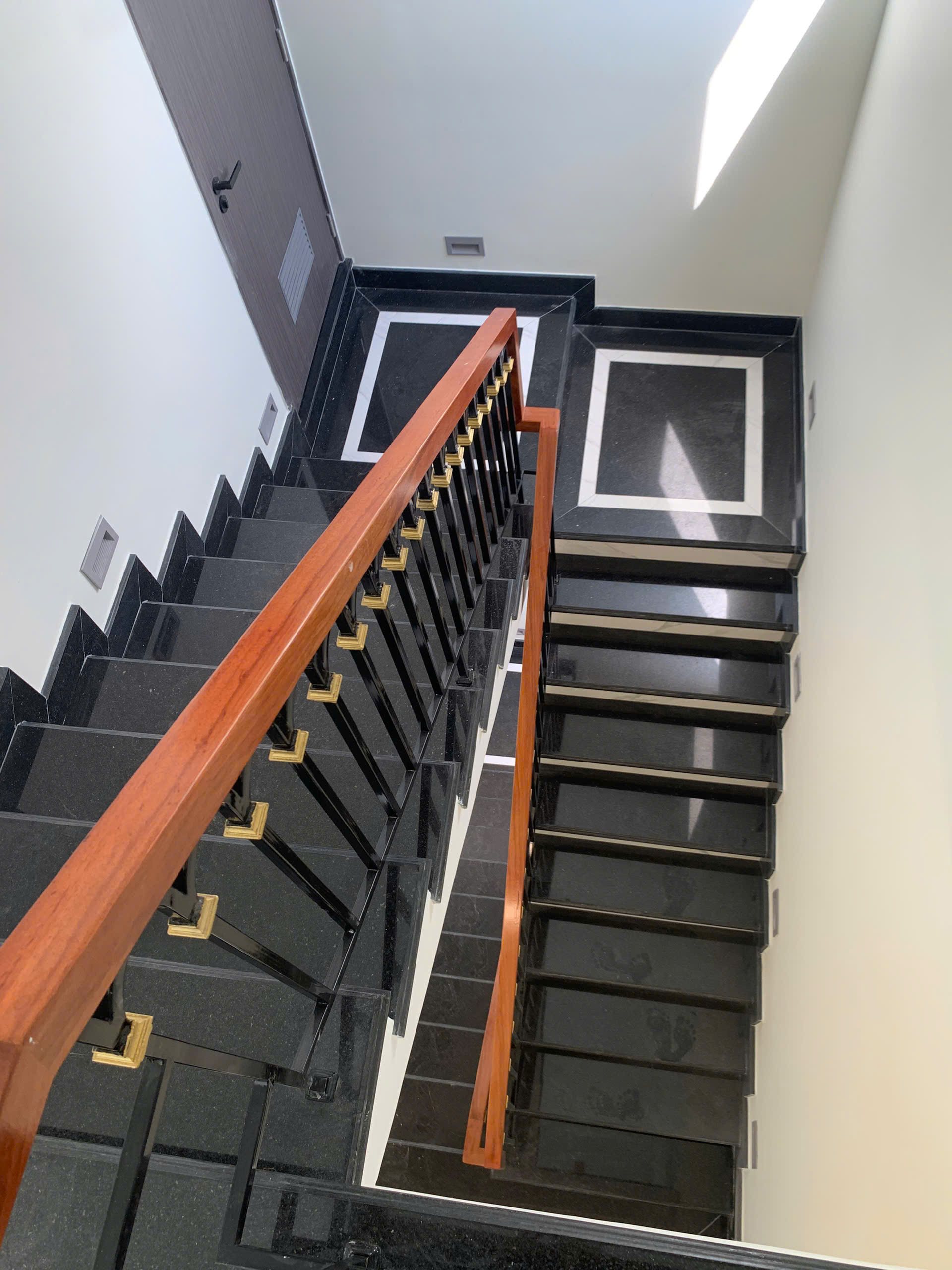 Cho thuê toà nhà Nguyễn Duy Trinh - 11x 29m - Giá 160 triêu bao VAT