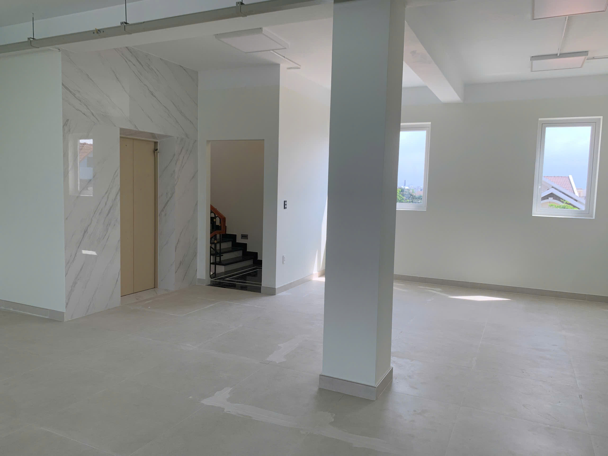 Cho thuê toà nhà Nguyễn Duy Trinh - 11x 29m - Giá 160 triêu bao VAT