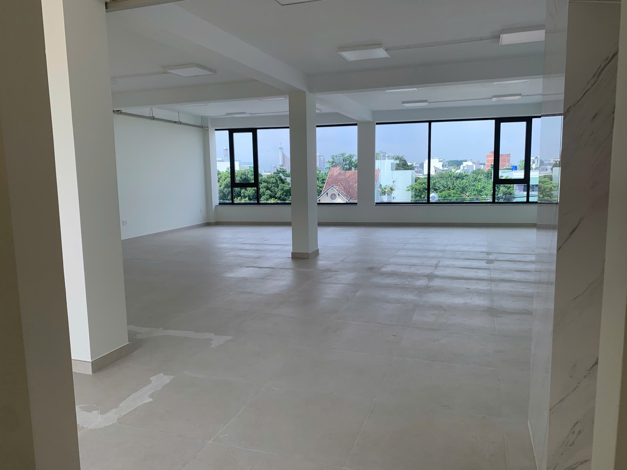 Cho thuê toà nhà Nguyễn Duy Trinh - 11x 29m - Giá 160 triêu bao VAT