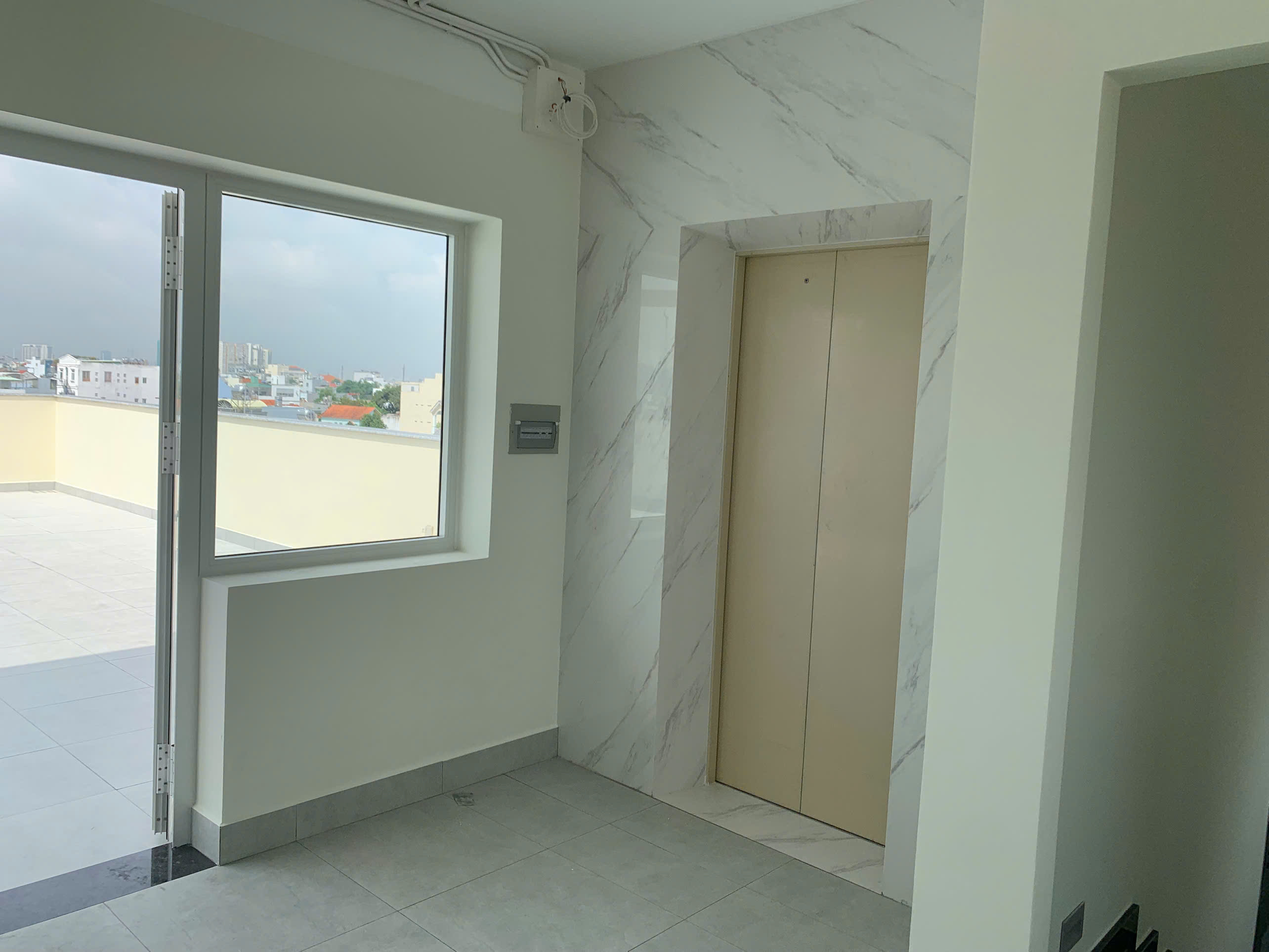 Cho thuê toà nhà Nguyễn Duy Trinh - 11x 29m - Giá 160 triêu bao VAT