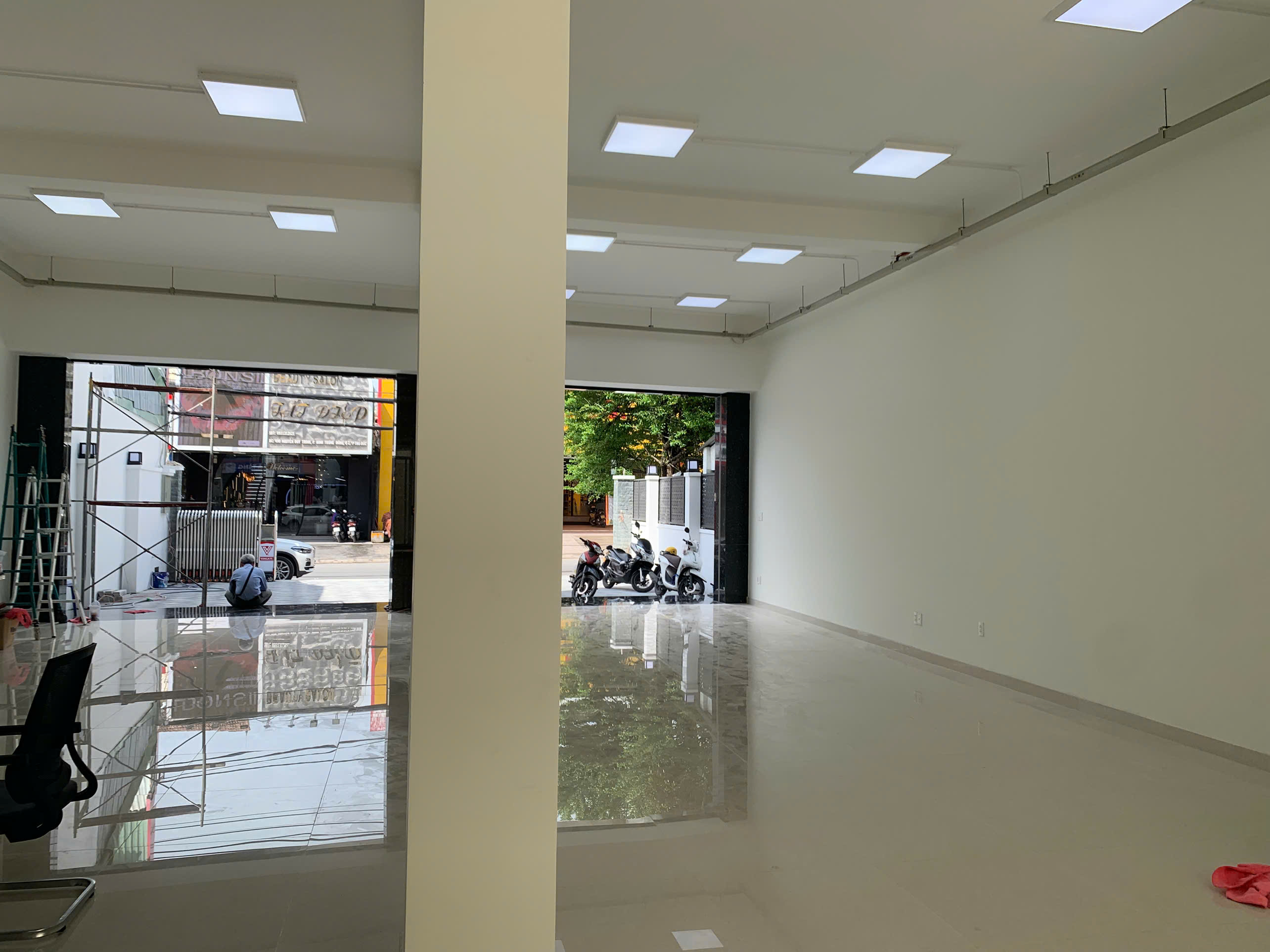 Cho thuê toà nhà Nguyễn Duy Trinh - 11x 29m - Giá 160 triêu bao VAT