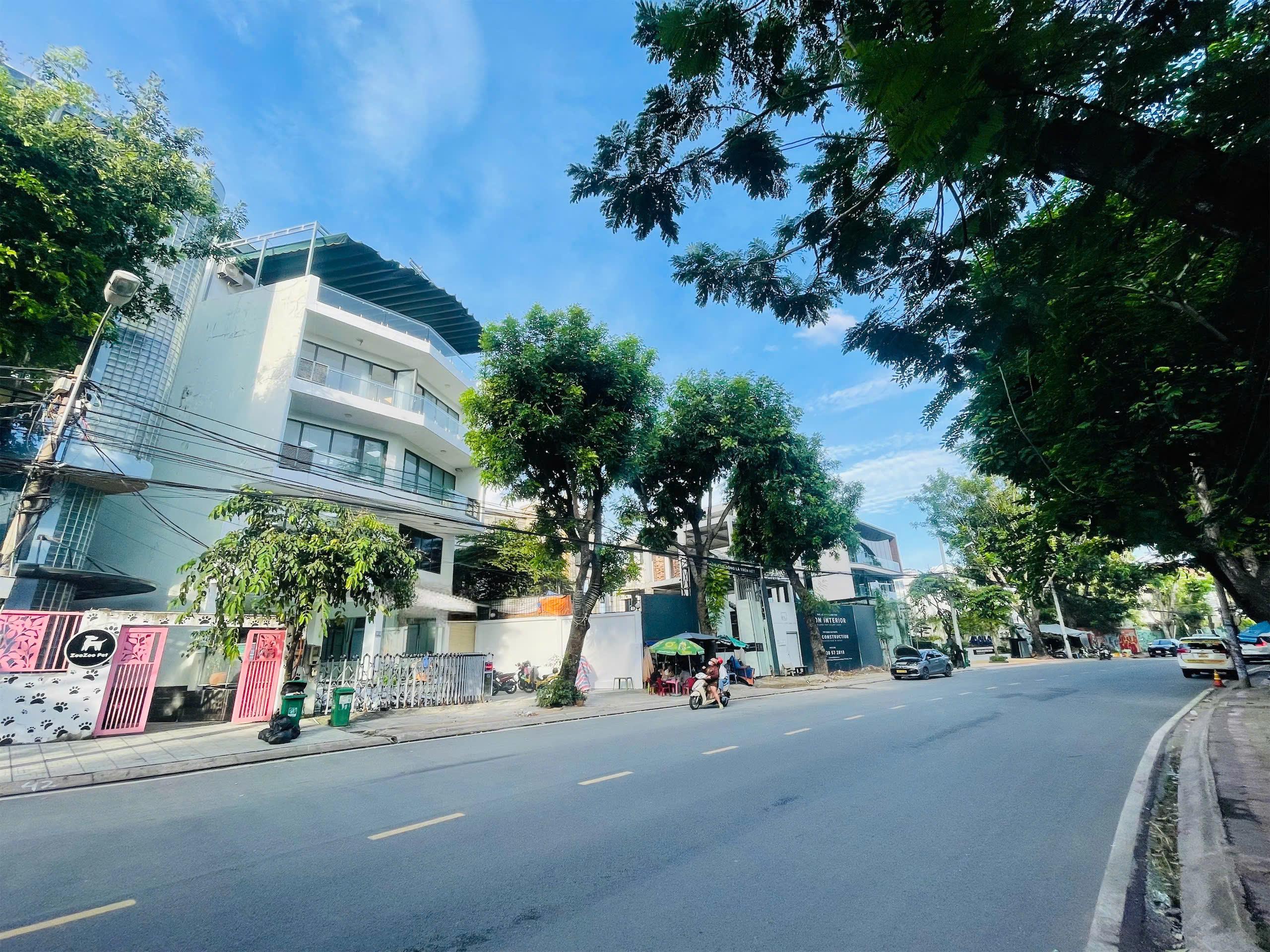 Cho thuê tòa nhà làm văn phòng 1000m² - 182tr/ tháng - Nguyễn Văn Hưởng - Thảo Điền 1 hầm, 4 lầu có thang máy, WC riêng mỗi tầng