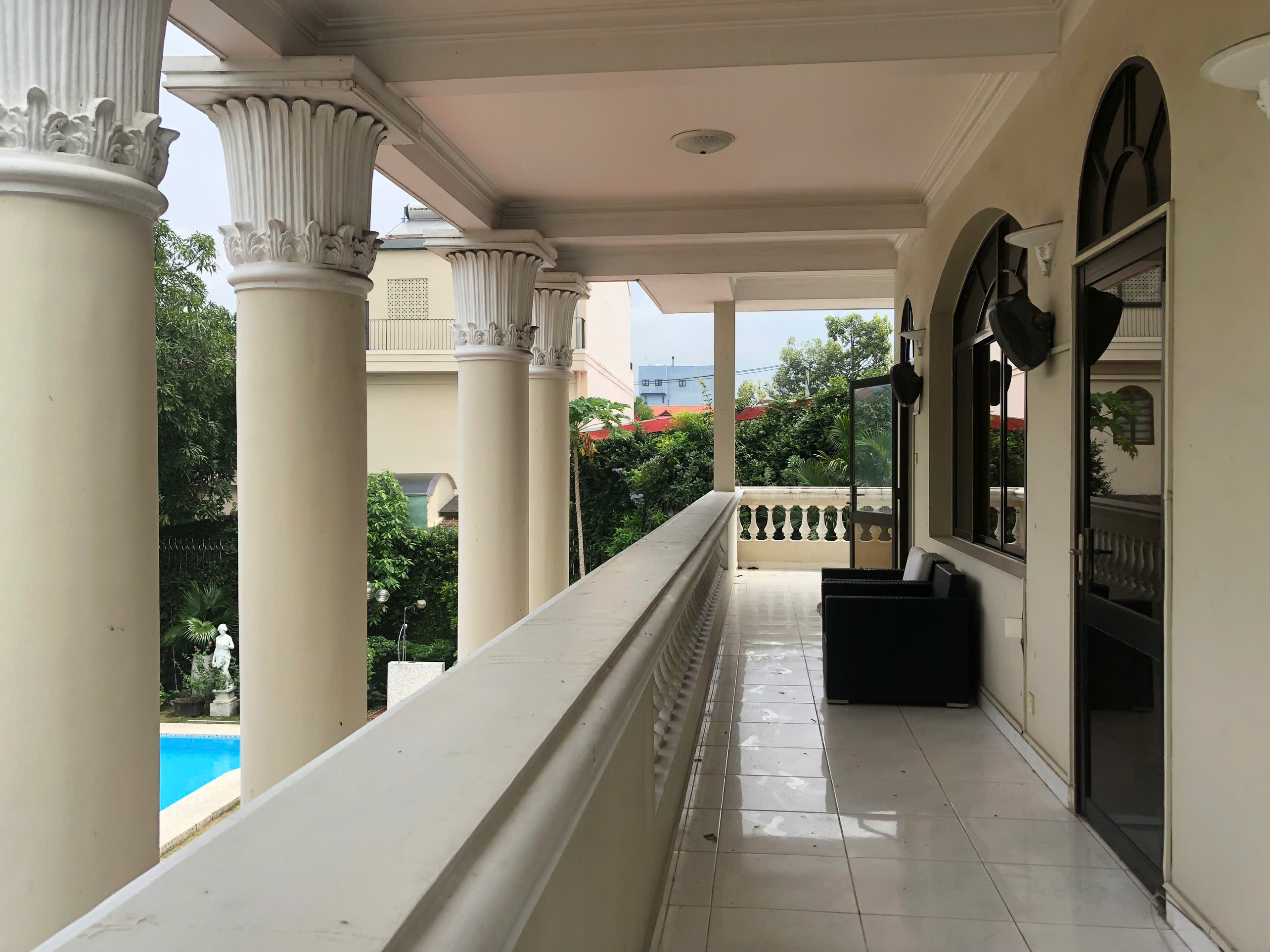 Cho thuê dinh thự 1000m2 ở và kinh doanh có sân vườn hồ bơi cực rộng tại Thảo Điền -130 triệu/tháng