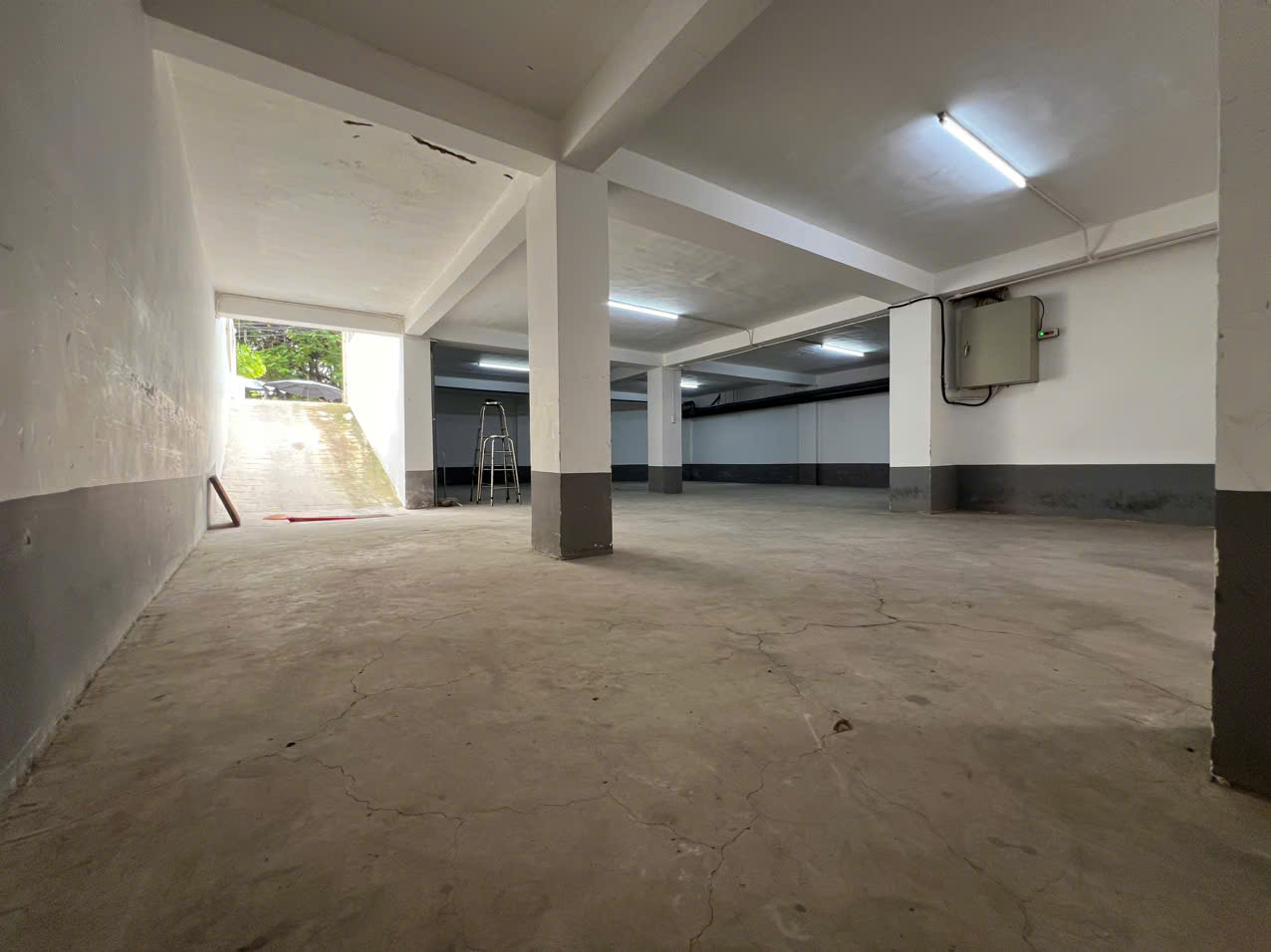 Cho thuê tòa nhà làm văn phòng 1000m² - 182tr/ tháng - Nguyễn Văn Hưởng - Thảo Điền 1 hầm, 4 lầu có thang máy, WC riêng mỗi tầng