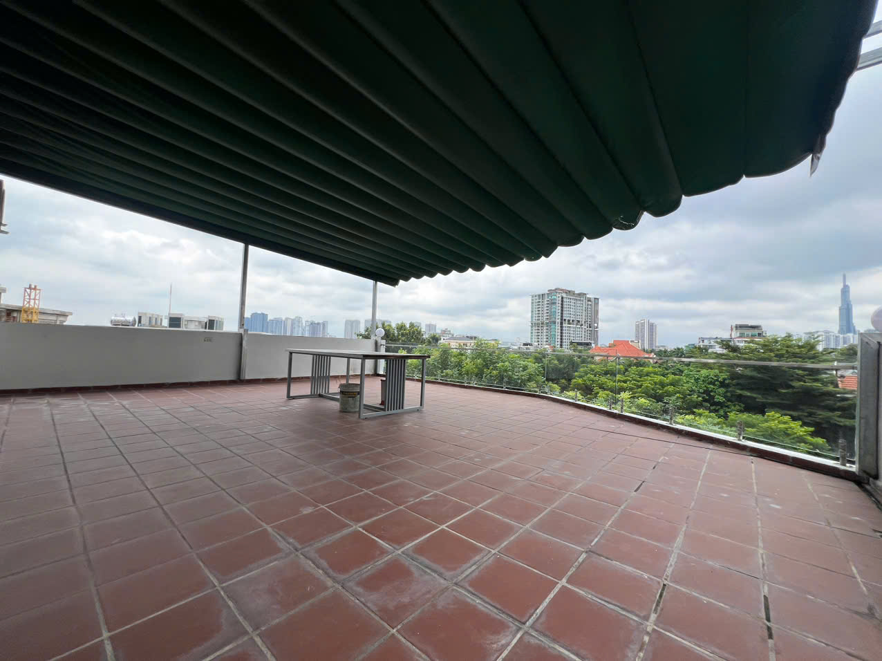 Cho thuê tòa nhà làm văn phòng 1000m² - 182tr/ tháng - Nguyễn Văn Hưởng - Thảo Điền 1 hầm, 4 lầu có thang máy, WC riêng mỗi tầng