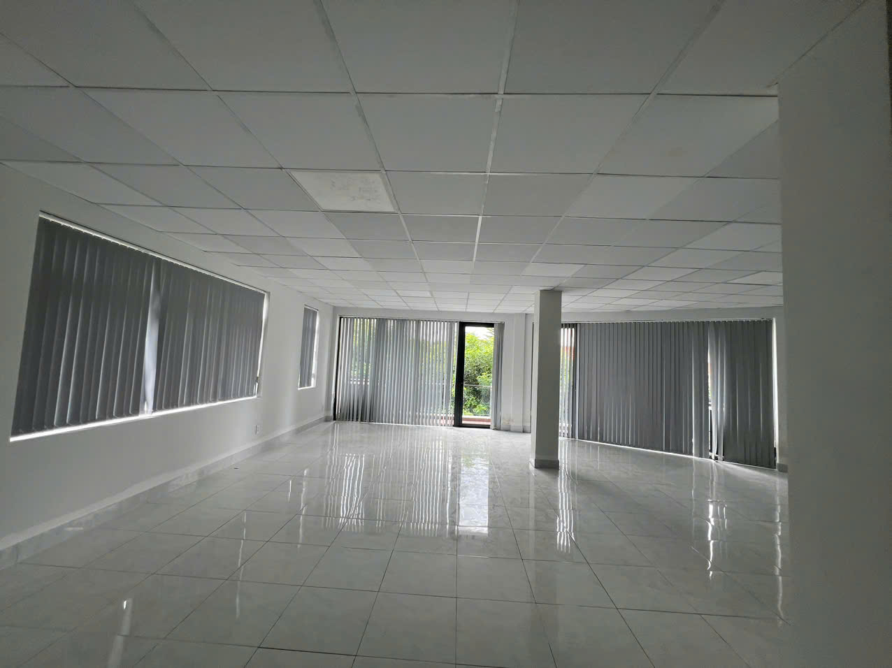 Cho thuê tòa nhà làm văn phòng 1000m² - 182tr/ tháng - Nguyễn Văn Hưởng - Thảo Điền 1 hầm, 4 lầu có thang máy, WC riêng mỗi tầng