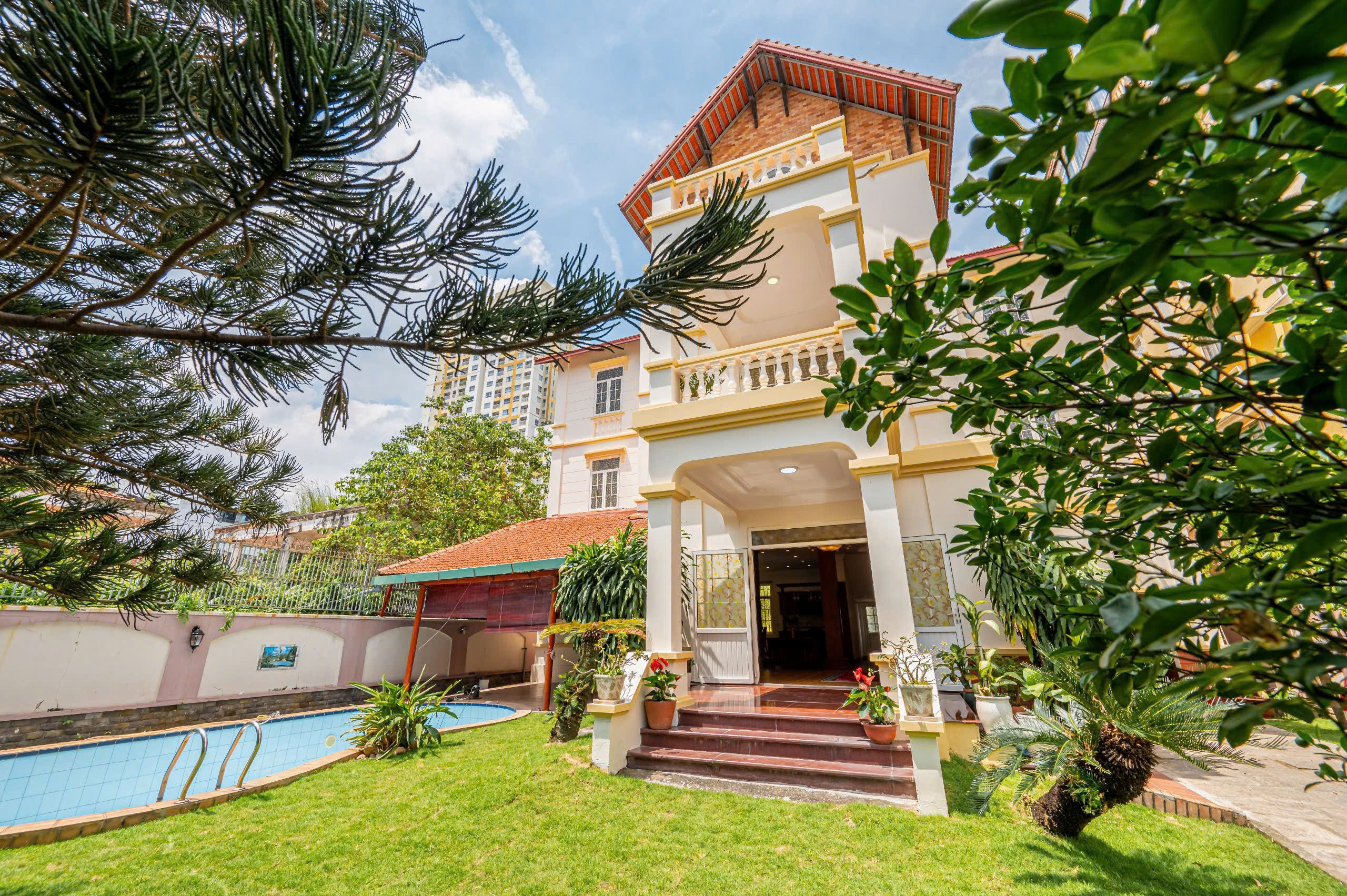 Cho thuê biệt thự 600m² - 140tr/ tháng - Nguyễn Văn Hưởng - gồm 5pn và 8wwc  Thảo Điền