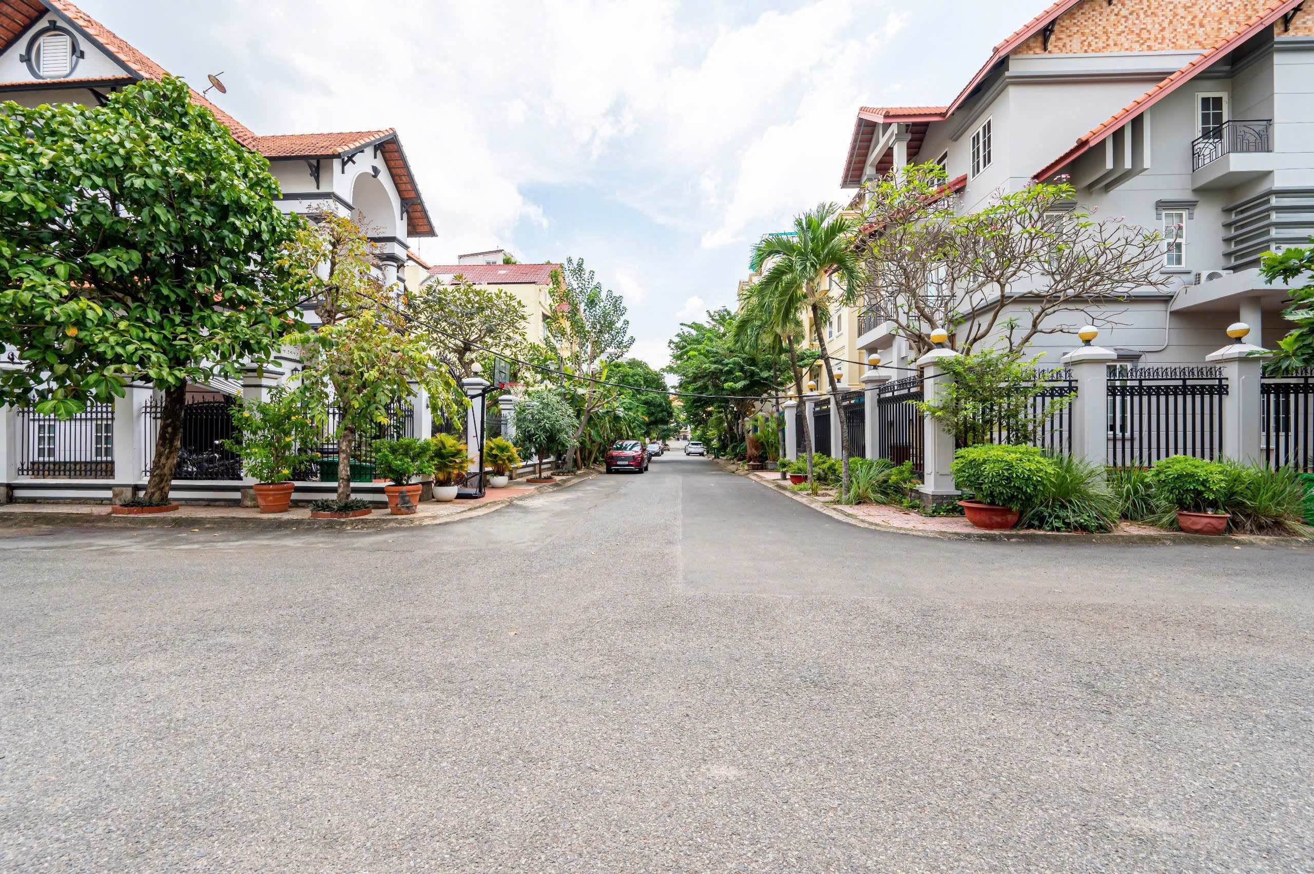 Cho thuê biệt thự 600m² - 140tr/ tháng - Nguyễn Văn Hưởng - gồm 5pn và 8wwc  Thảo Điền