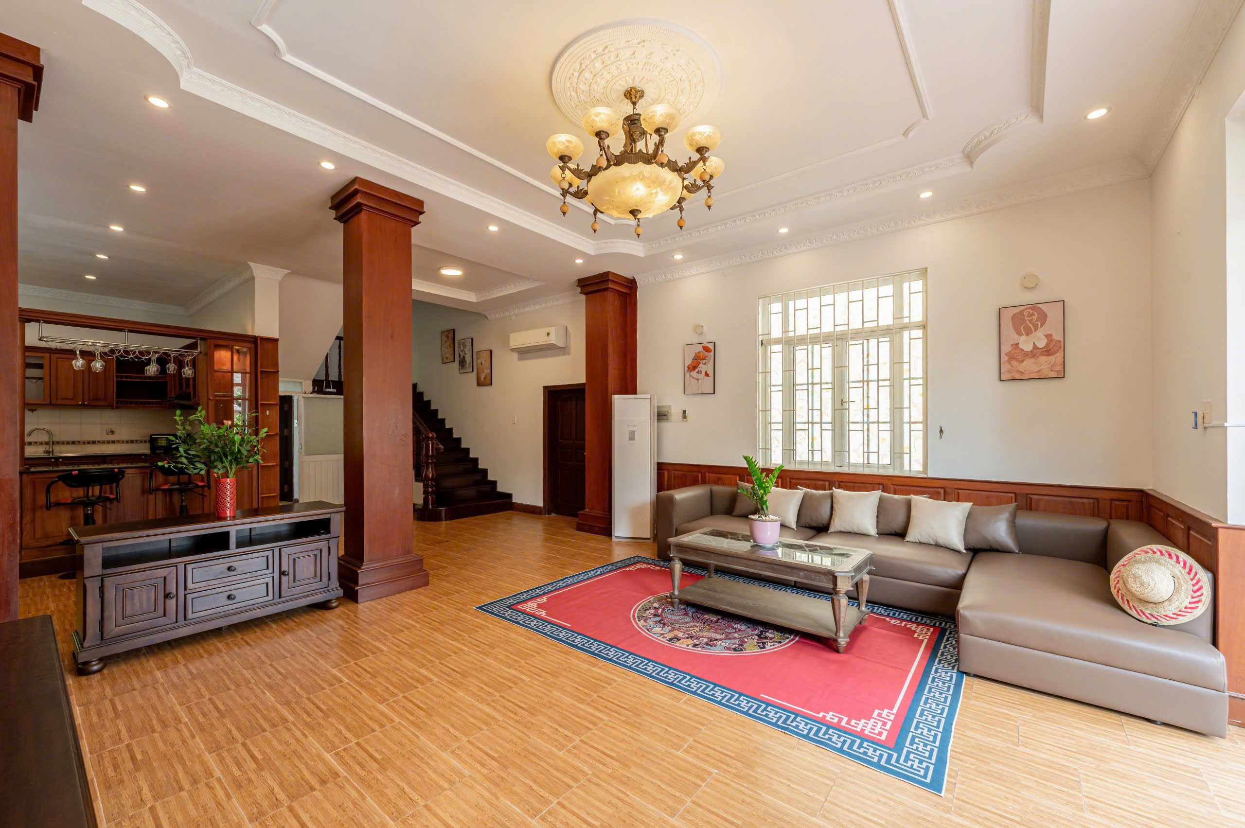 Cho thuê nhanh biệt thự full nội thất, sân vườn, hồ bơi tại Thảo Điền, Quận 2 900m² - 140 triệu/tháng 